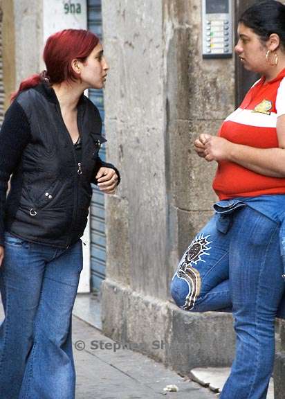 young women el raval graphic